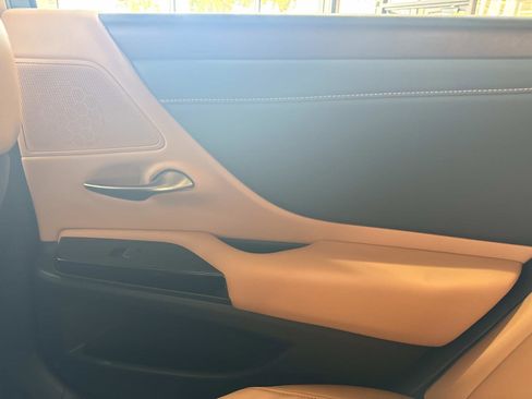 Certified 2025 Lexus ES 350 w/ Premium Package image 15