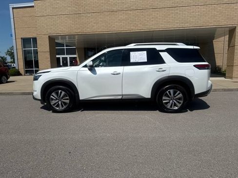 Used 2025 Nissan Pathfinder SL FWD image 1