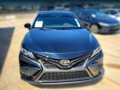 Used 2021 Toyota Camry SE FWD image 23