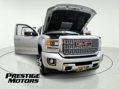 Used 2019 GMC Sierra 3500 Denali AWD/4WD image 9