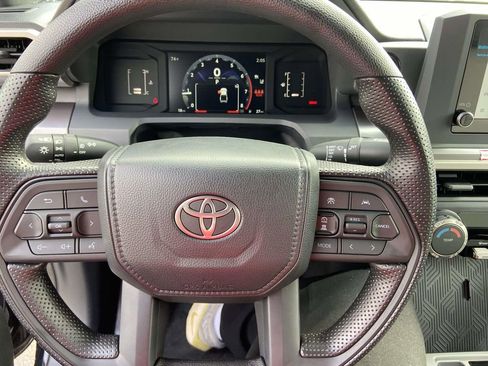 Used 2025 Toyota Tacoma TRD Sport image 32