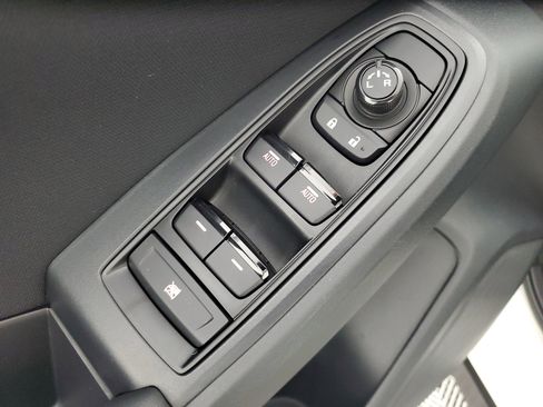 Used 2023 Subaru Crosstrek 2.0i image 27