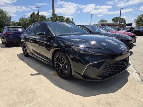 Used 2025 Toyota Camry SE w/ Multimedia Upgrade Package image 3