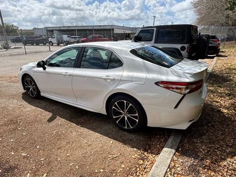Used 2020 Toyota Camry SE image 4
