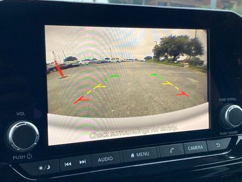 Used 2024 Nissan Pathfinder SV FWD image 23