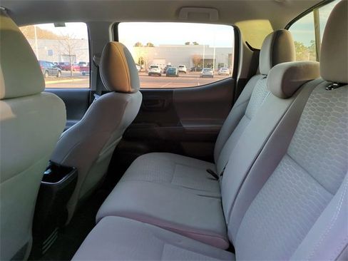 Used 2017 Toyota Tacoma SR image 14