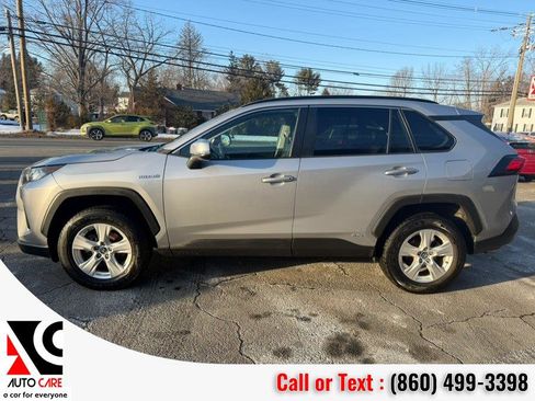 Used 2019 Toyota RAV4 LE image 4