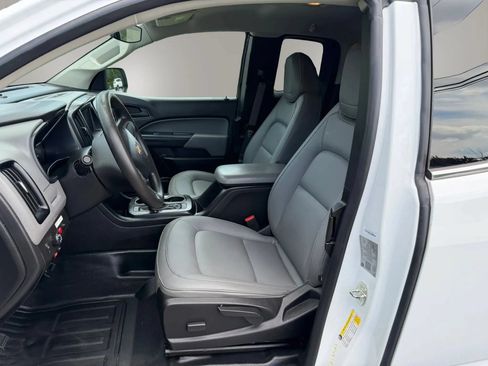 Used 2019 Chevrolet Colorado W/T w/ WT Convenience Package RWD image 2