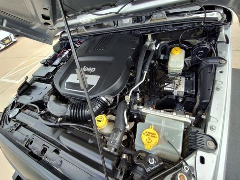 Used 2016 Jeep Wrangler Sport AWD/4WD image 41