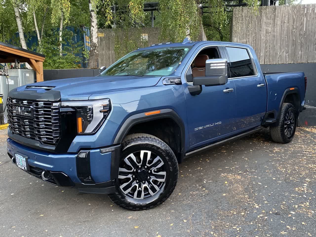 Used 2025 GMC Sierra 3500 Denali Ultimate AWD/4WD image 1