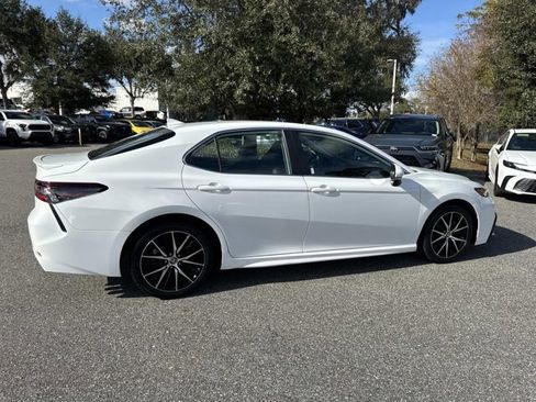 Used 2023 Toyota Camry SE image 2