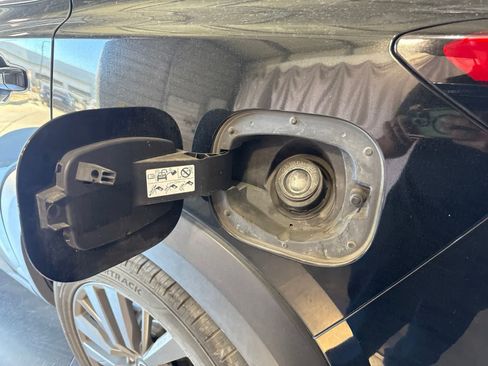 Used 2022 Nissan Pathfinder SL w/ SL Premium Package FWD image 11