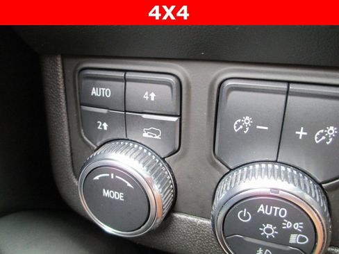 Certified 2023 GMC Yukon SLT w/ SLT Luxury Package image 29