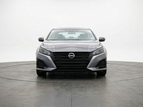 Used 2025 Nissan Altima 2.5 SV image 2