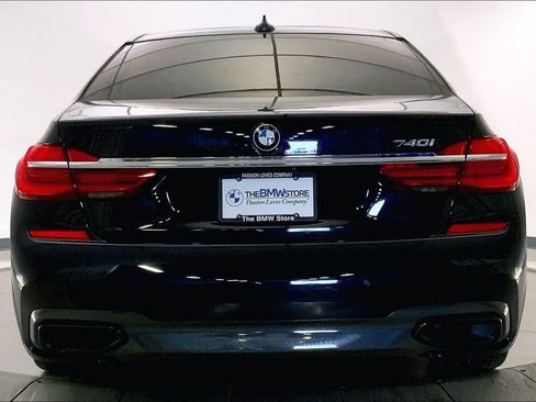 Used 2019 BMW 740i w/ Executive Package RWD image 3