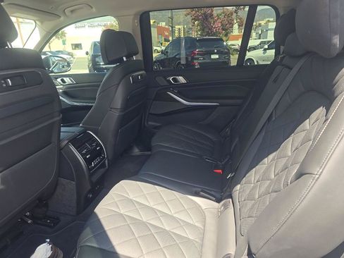 Used 2025 BMW X7 xDrive40i w/ Premium Package AWD/4WD image 7