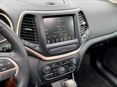 Used 2016 Jeep Cherokee Limited AWD/4WD image 6