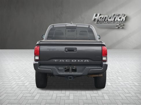 Used 2019 Toyota Tacoma TRD Off-Road w/ Technology Package AWD/4WD image 8