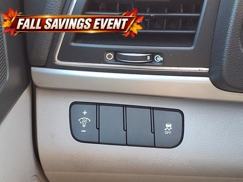 Used 2018 Hyundai Elantra SE FWD image 21