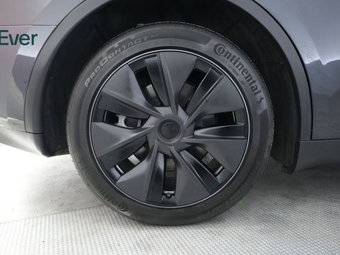 Used 2025 Tesla Model Y Long Range RWD image 22