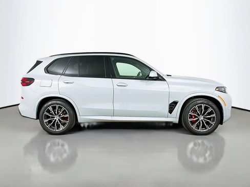New 2026 BMW X5 xDrive40i w/ M Sport Package AWD/4WD image 4