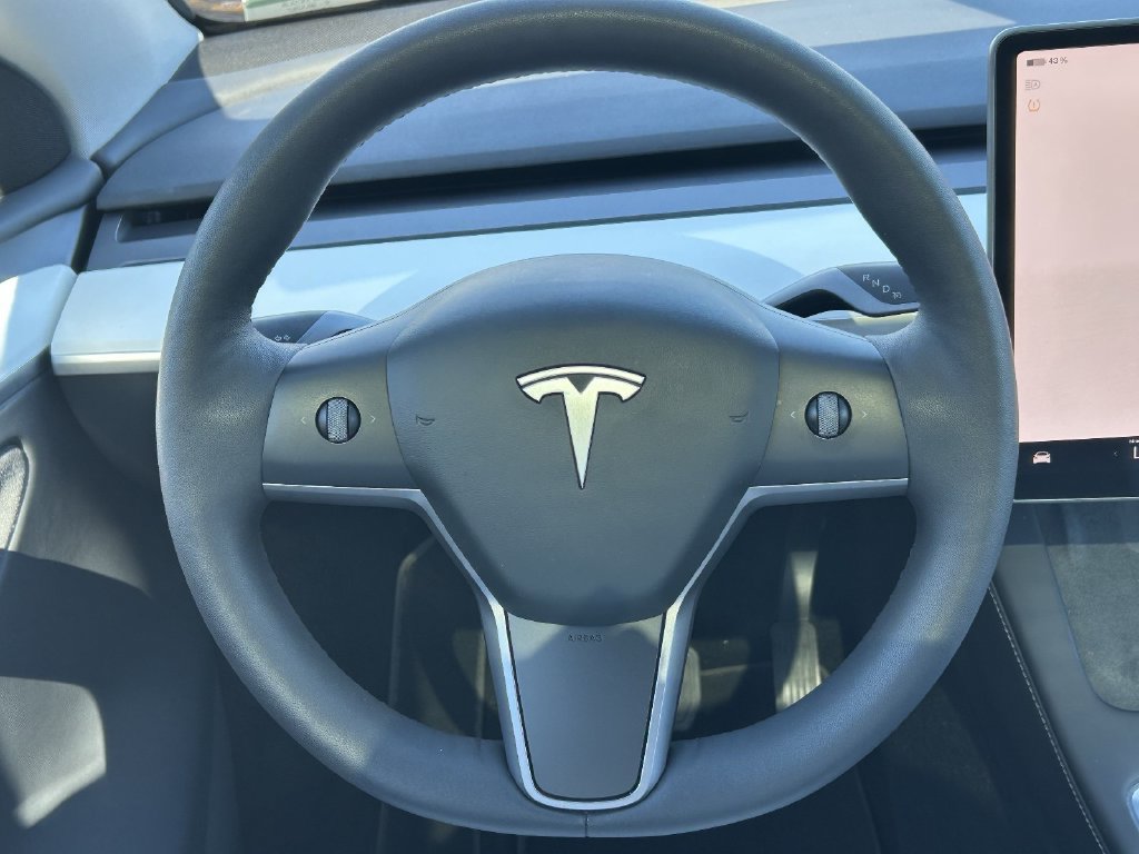 Used 2023 Tesla Model Y AWD image 18