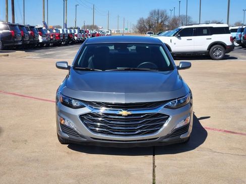 Used 2025 Chevrolet Malibu LT image 2