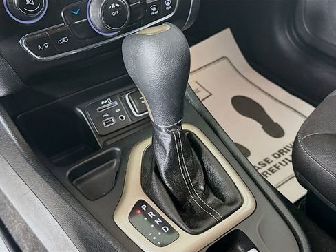 Used 2015 Jeep Cherokee Latitude w/ Cold Weather Group image 16