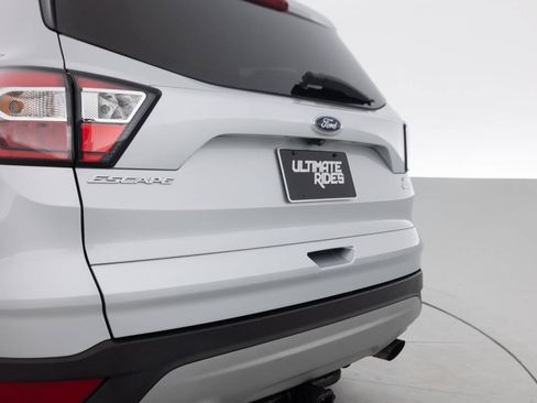 Used 2018 Ford Escape SE FWD image 17