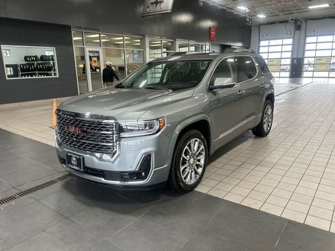 Used 2023 GMC Acadia Denali w/ Denali Ultimate Package AWD/4WD image 10