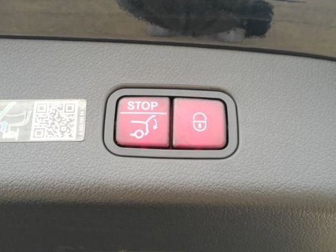 Used 2023 Mercedes-Benz GLC 300 4MATIC image 29