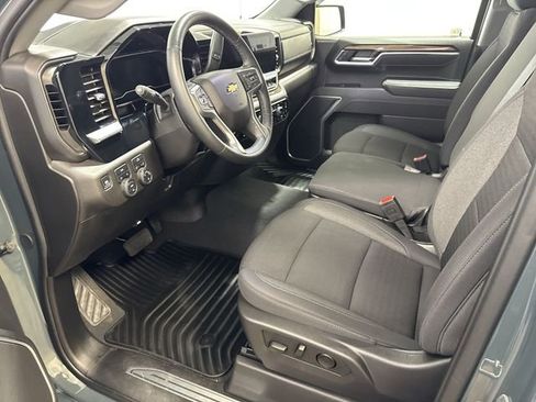 Used 2025 Chevrolet Silverado 1500 LT AWD/4WD image 11