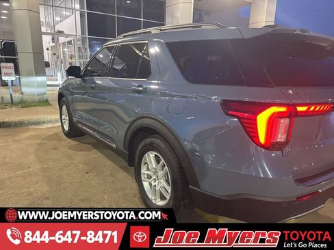 Used 2025 Ford Explorer Active w/ Active Comfort Package image 3