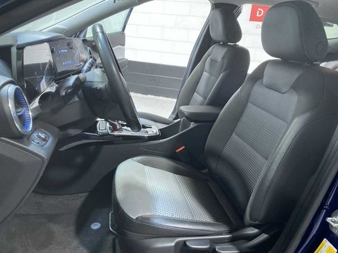 Used 2024 Chevrolet Trax LT w/ Driver Confidence Package FWD image 11