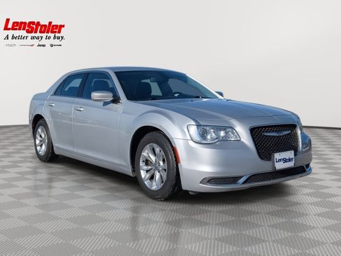 Used 2019 Chrysler 300 Touring image 7