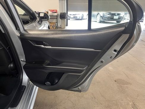 Used 2022 Toyota Camry SE image 15