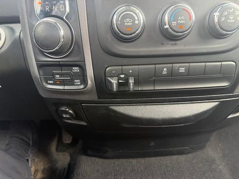 Used 2017 RAM 1500 Express AWD/4WD image 9
