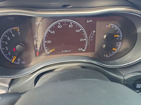 Used 2021 Jeep Grand Cherokee Laredo X image 18