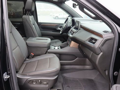 Used 2023 Chevrolet Suburban High Country image 15