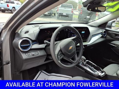 Used 2025 Chevrolet Trax LT FWD image 16