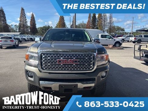 Used 2017 GMC Canyon Denali image 2