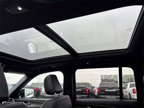 New 2025 Jeep Grand Cherokee Limited w/ Black Appearance Package image 7