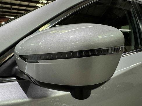 Used 2016 Nissan Rogue SL w/ SL Premium Package FWD image 13