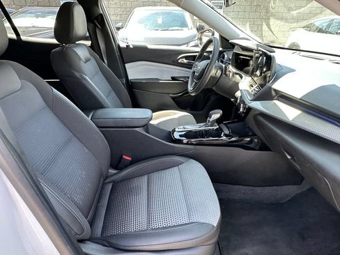 Used 2024 Chevrolet Trax LT FWD image 17