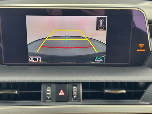 Used 2019 Lexus ES 300h image 27