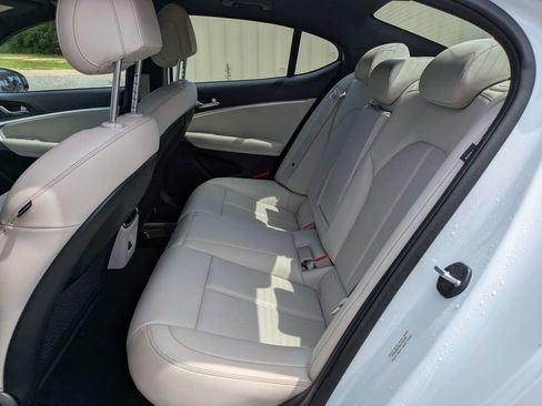 Used 2024 Genesis G70 2.5T AWD/4WD image 13