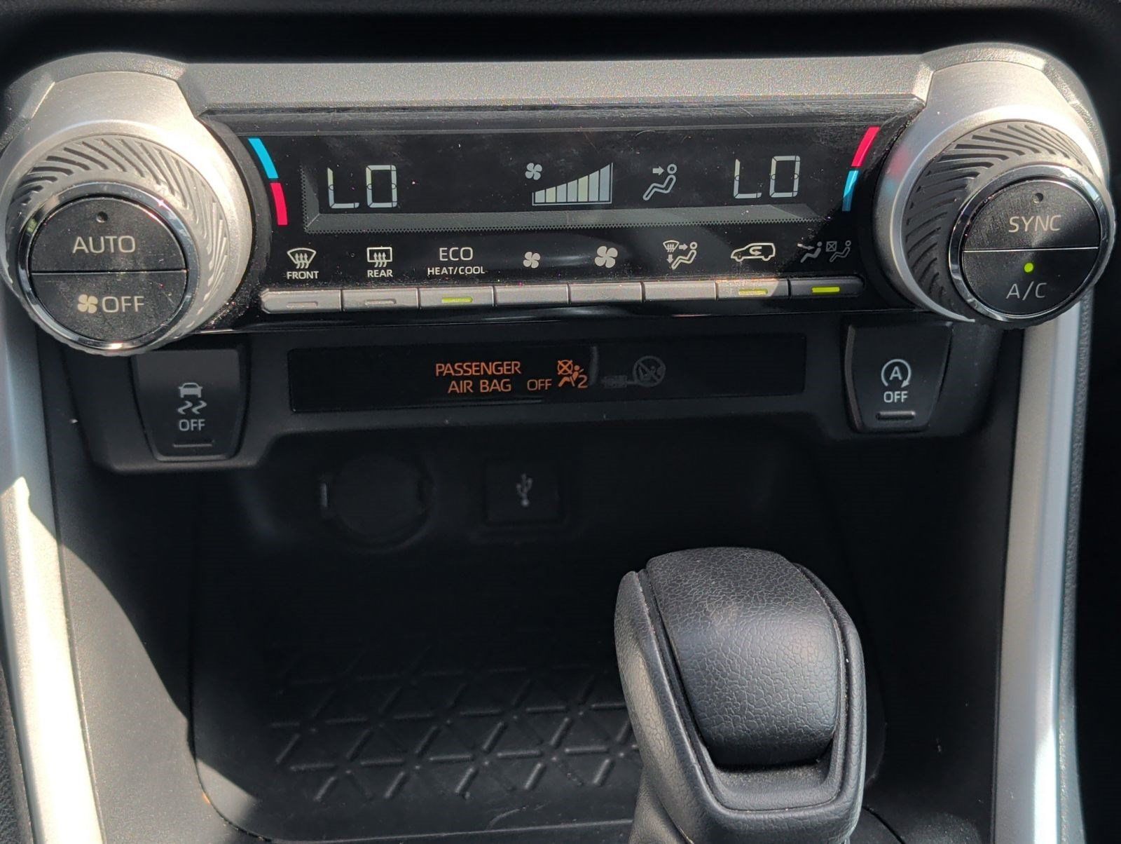 Used 2021 Toyota RAV4 XLE w/ Convenience Package FWD image 20