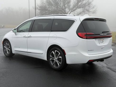 Used 2022 Chrysler Pacifica Pinnacle image 5