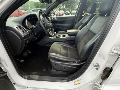 Used 2020 Jeep Grand Cherokee Altitude AWD/4WD image 13