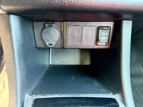 Used 2018 Toyota Corolla LE FWD image 39